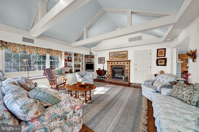 18 FORREST BLEND DR, Titusville, NJ 08560