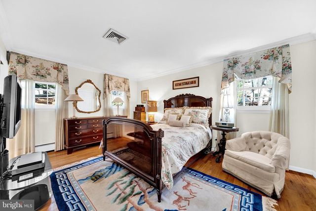 18 FORREST BLEND DR, Titusville, NJ 08560