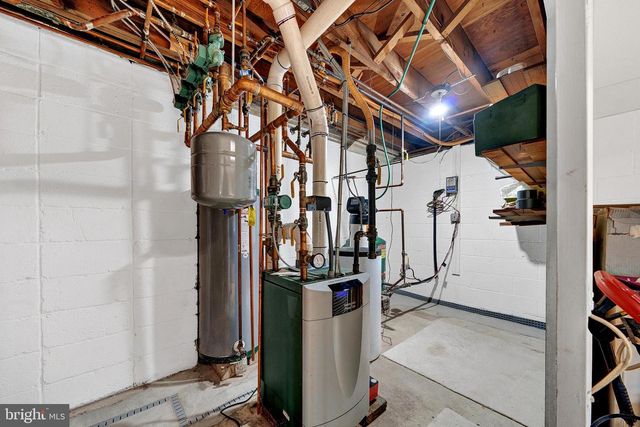 18 FORREST BLEND DR, Titusville, NJ 08560