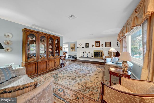 18 FORREST BLEND DR, Titusville, NJ 08560