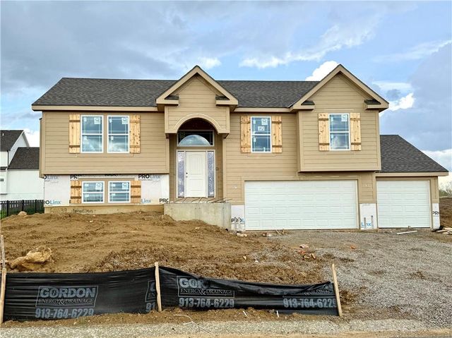 10139 N Poplar Avenue, Kansas City, MO 64156