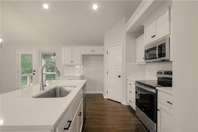 10139 N Poplar Avenue, Kansas City, MO 64156