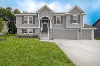 10139 N Poplar Avenue, Kansas City, MO 64156