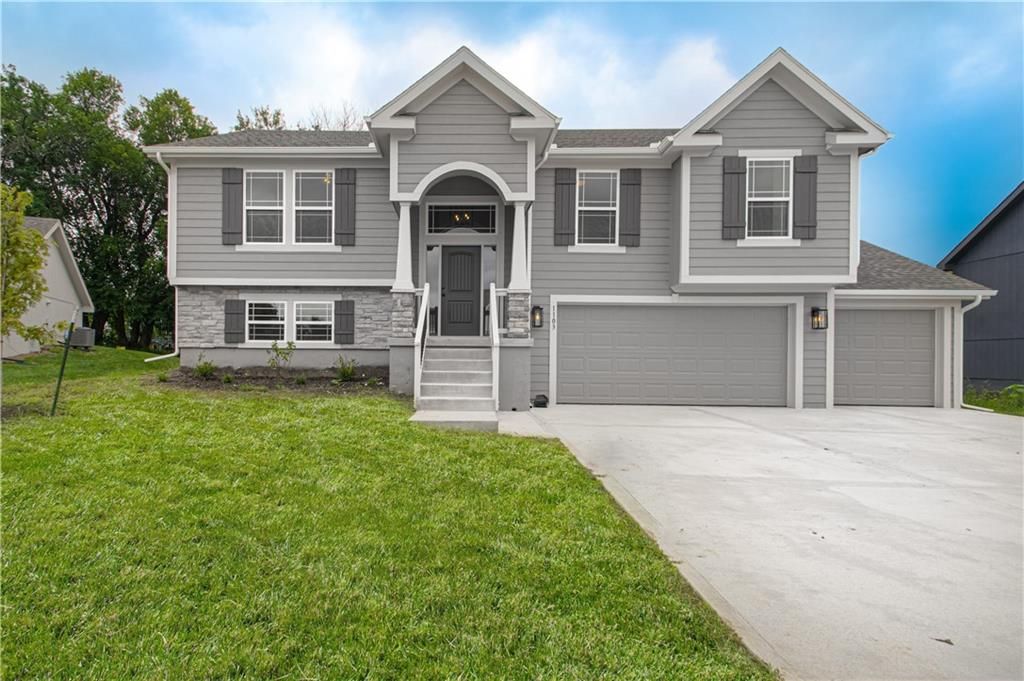 10139 N Poplar Avenue, Kansas City, MO 64156