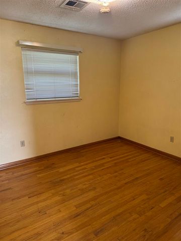 1624 NW 50th St, Lawton, OK 73505