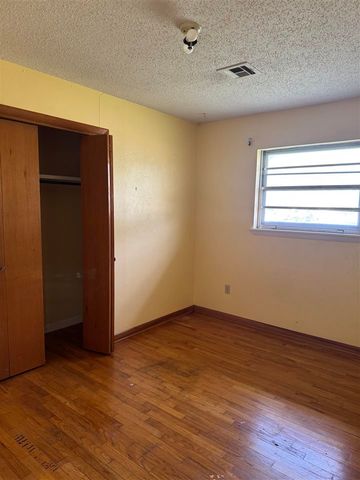 1624 NW 50th St, Lawton, OK 73505