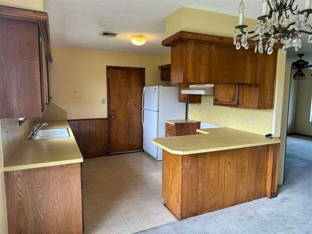 1624 NW 50th St, Lawton, OK 73505