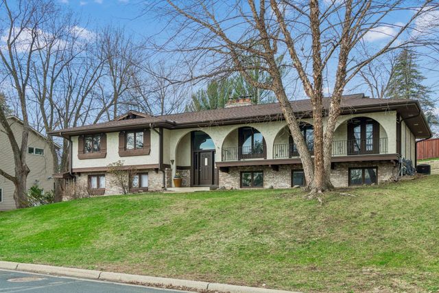 1815 Noble Drive N, Golden Valley, MN 55422