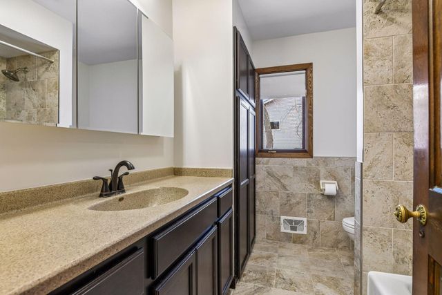 1815 Noble Drive N, Golden Valley, MN 55422