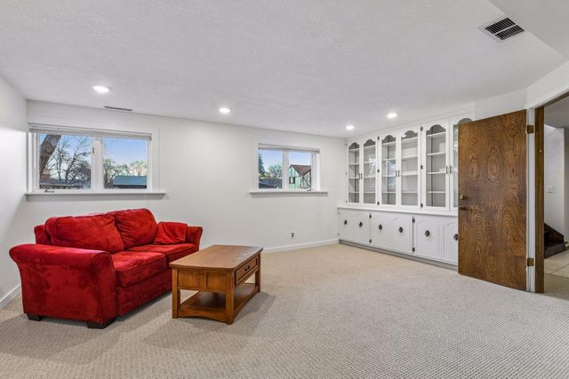 1815 Noble Drive N, Golden Valley, MN 55422