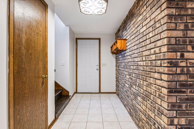 1815 Noble Drive N, Golden Valley, MN 55422