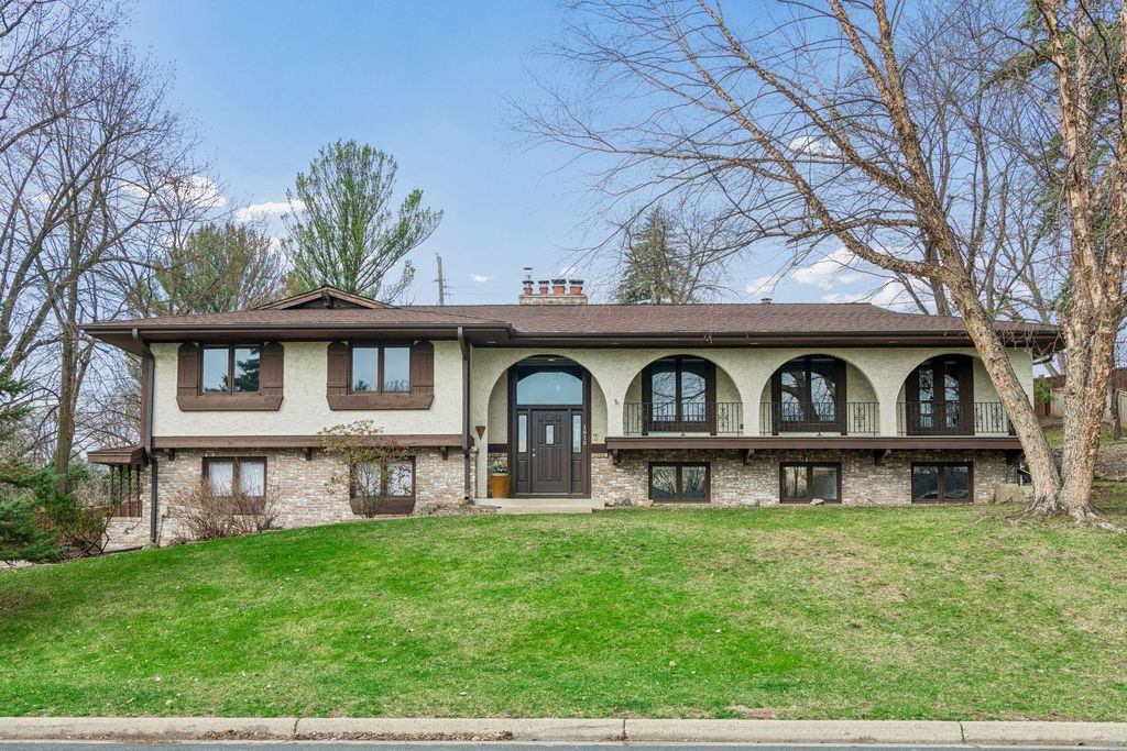 1815 Noble Drive N, Golden Valley, MN 55422