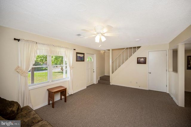 1406 LAKEVIEW PKWY, Locust Grove, VA 22508