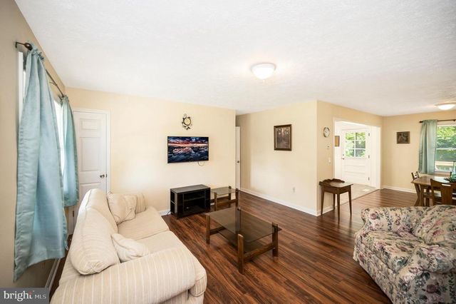 1406 LAKEVIEW PKWY, Locust Grove, VA 22508