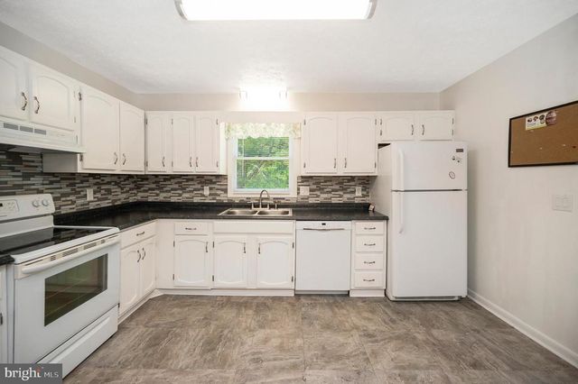 1406 LAKEVIEW PKWY, Locust Grove, VA 22508