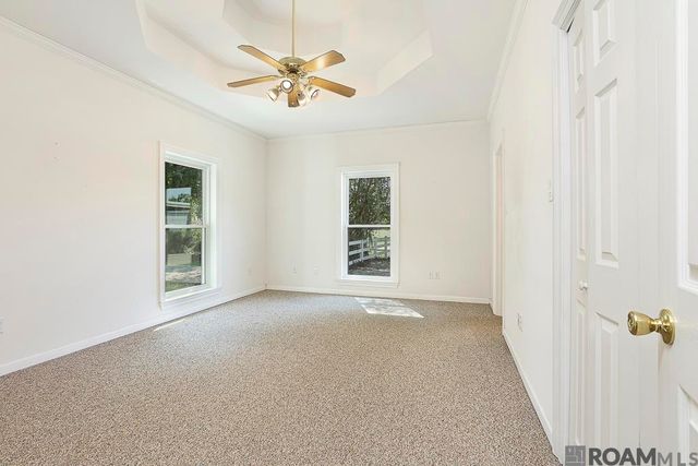 9175 Edna Ln, Gonzales, LA 70737