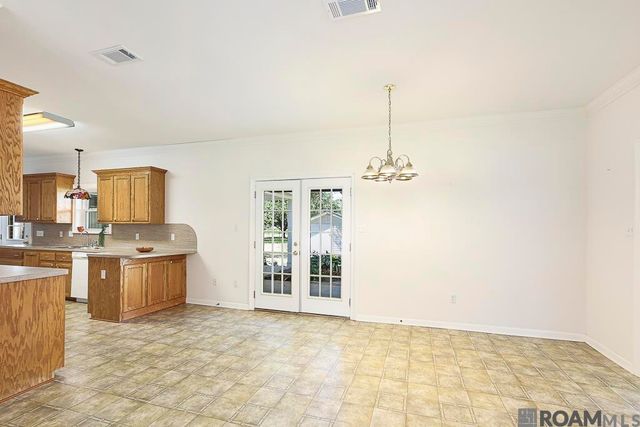 9175 Edna Ln, Gonzales, LA 70737