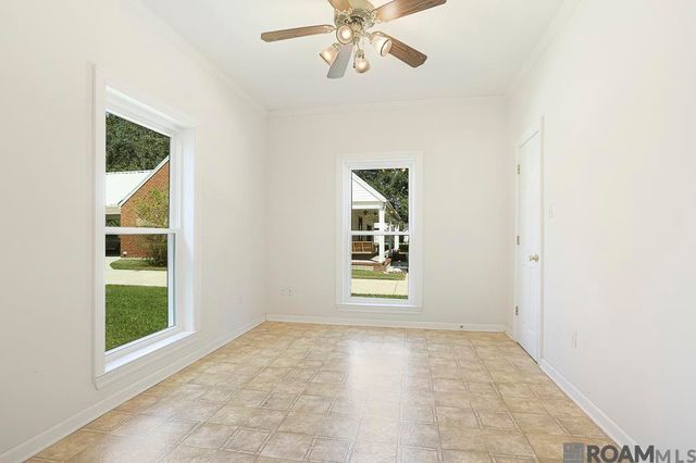 9175 Edna Ln, Gonzales, LA 70737