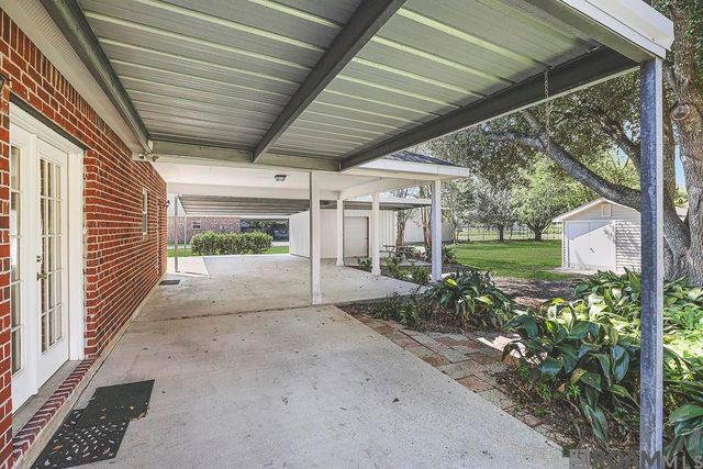 9175 Edna Ln, Gonzales, LA 70737