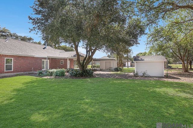 9175 Edna Ln, Gonzales, LA 70737
