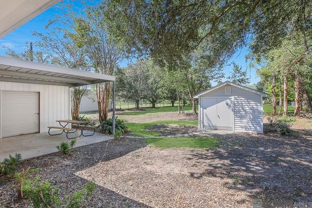 9175 Edna Ln, Gonzales, LA 70737