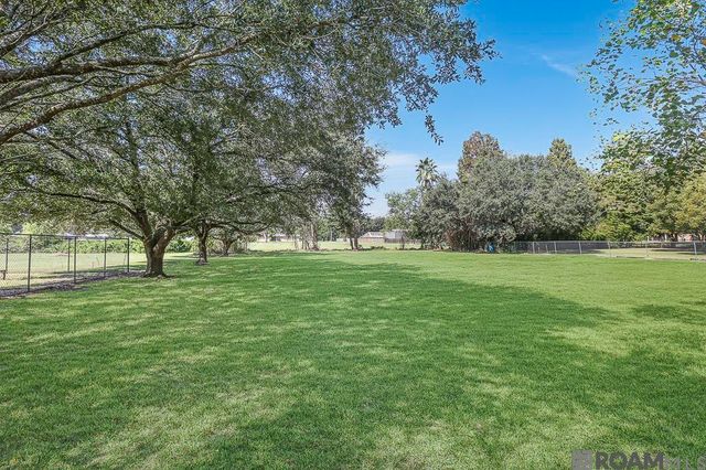 9175 Edna Ln, Gonzales, LA 70737