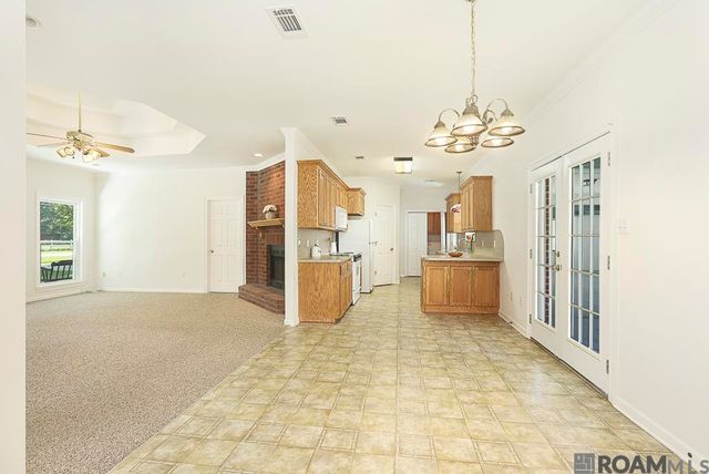 9175 Edna Ln, Gonzales, LA 70737
