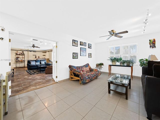 11905 SW 48th Ct, Cooper City, FL 33330