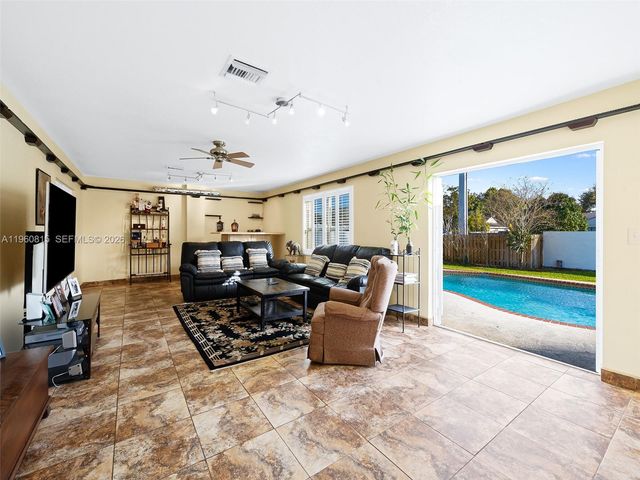 11905 SW 48th Ct, Cooper City, FL 33330