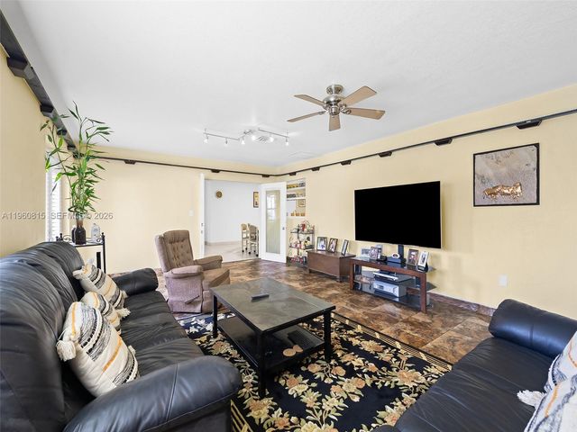 11905 SW 48th Ct, Cooper City, FL 33330