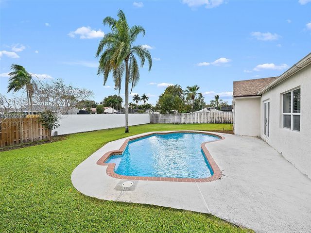 11905 SW 48th Ct, Cooper City, FL 33330