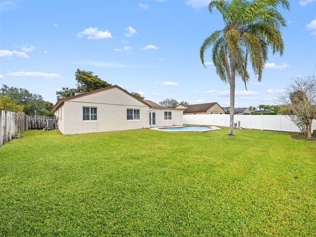 11905 SW 48th Ct, Cooper City, FL 33330