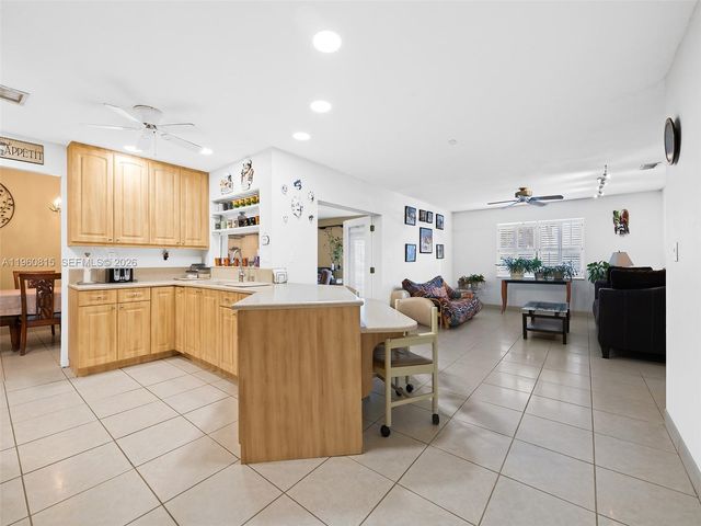 11905 SW 48th Ct, Cooper City, FL 33330