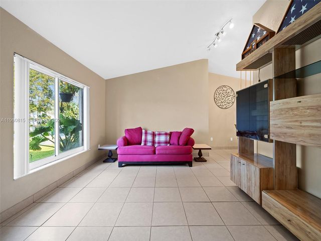 11905 SW 48th Ct, Cooper City, FL 33330