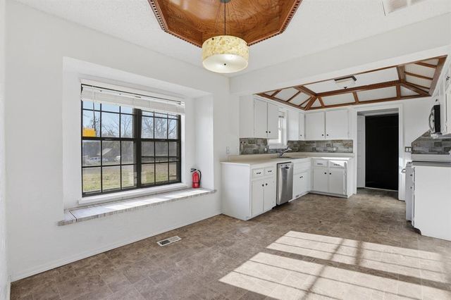 895 Quail Creek Drive, Blanchard, OK 73010