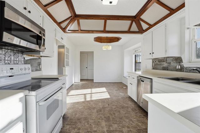 895 Quail Creek Drive, Blanchard, OK 73010