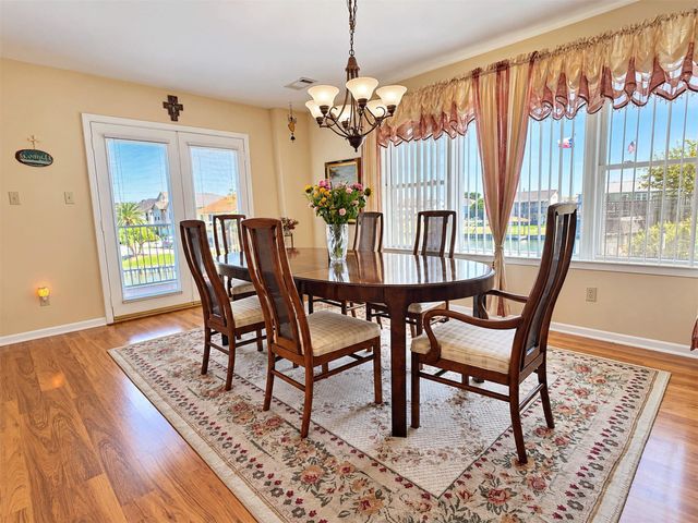 7 S Skimmer Street, La Marque, TX 77568