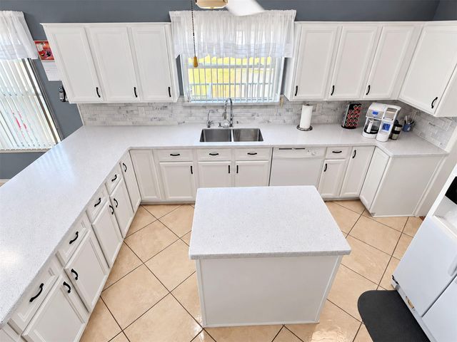 7 S Skimmer Street, La Marque, TX 77568