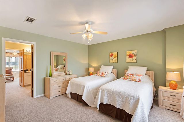 7 S Skimmer Street, La Marque, TX 77568