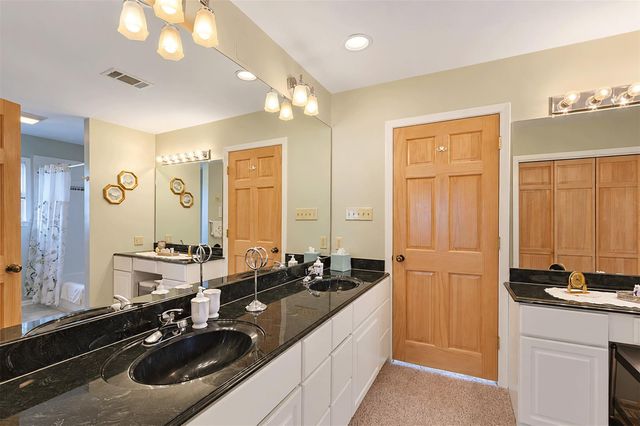7 S Skimmer Street, La Marque, TX 77568
