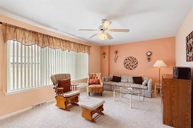 7 S Skimmer Street, La Marque, TX 77568