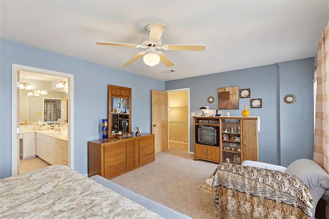 7 S Skimmer Street, La Marque, TX 77568