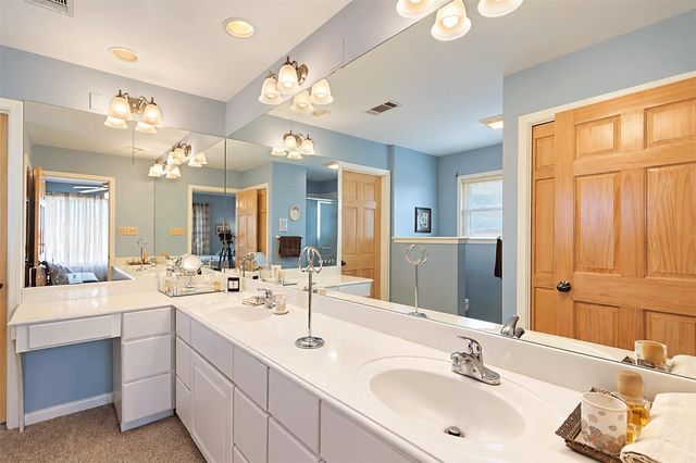 7 S Skimmer Street, La Marque, TX 77568