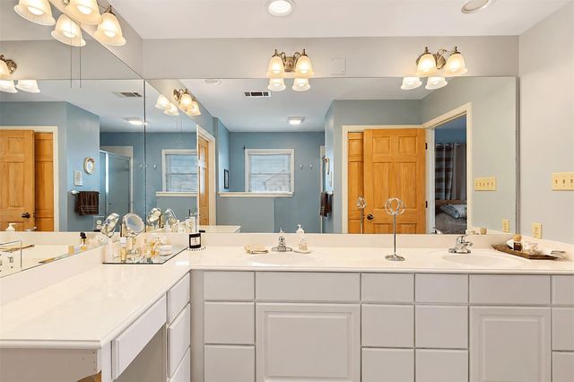 7 S Skimmer Street, La Marque, TX 77568