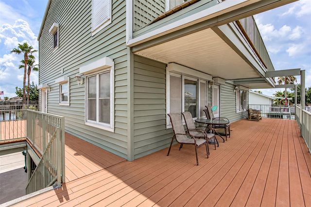 7 S Skimmer Street, La Marque, TX 77568
