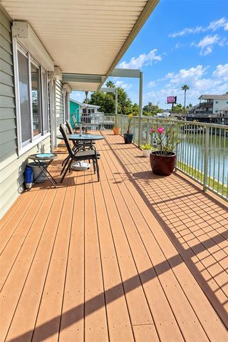 7 S Skimmer Street, La Marque, TX 77568