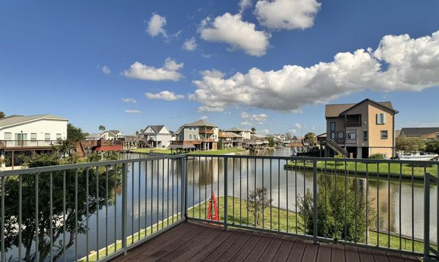 7 S Skimmer Street, La Marque, TX 77568