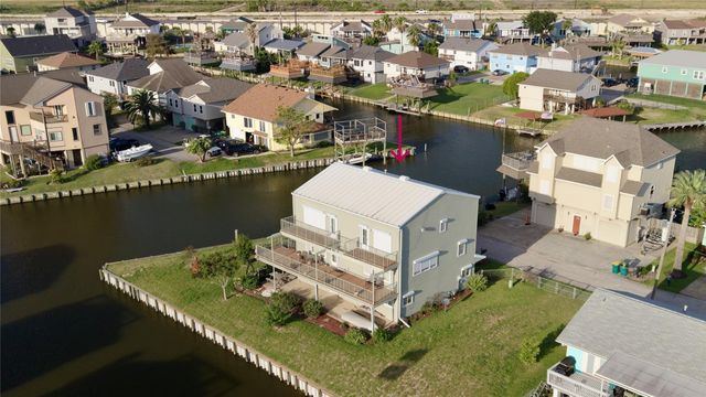 7 S Skimmer Street, La Marque, TX 77568
