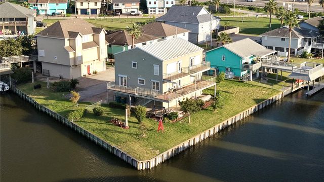 7 S Skimmer Street, La Marque, TX 77568