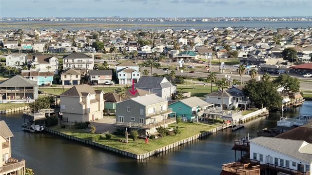 7 S Skimmer Street, La Marque, TX 77568